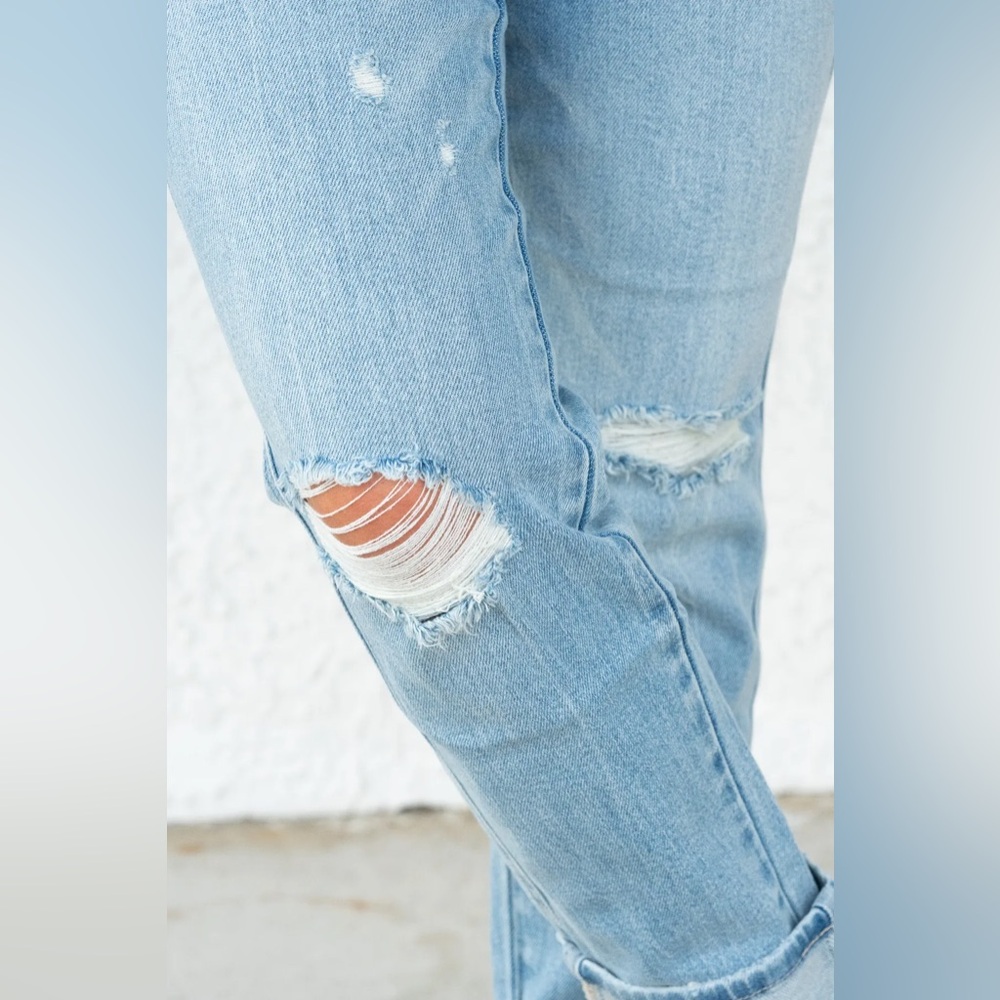 Judy Blue Star Struck Mid Rise Cuff Boyfriend Jeans blue light plus size 22 - Picture 4 of 16